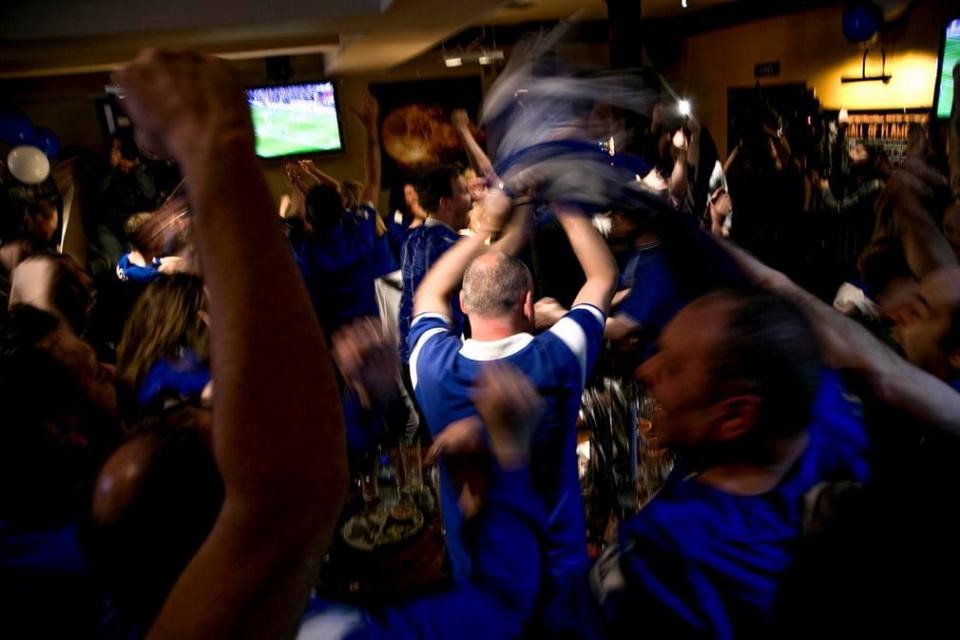 Фото ©MARCO SCONNOCCIA/ Любовь англичан к футболу бесспорна, но ещё больше они любят пиво