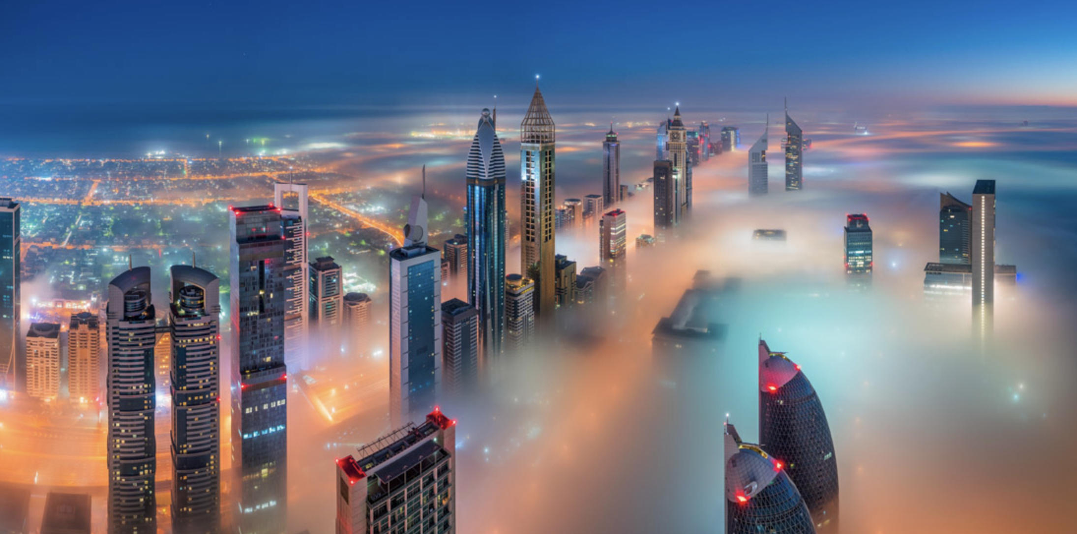 Фото © автор картинки/ The EPSON International Pano Awards Работа Себастьяна Тонча, на которой Дубай охвачен туманом, считается одной из лучших.