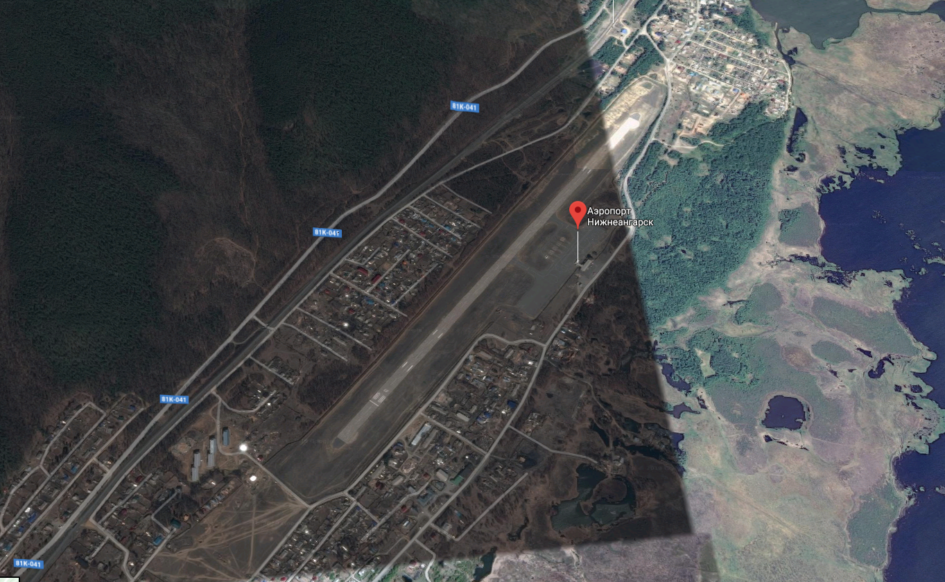 Аэропорт Нижнеангарск в окружении построек © Google Maps