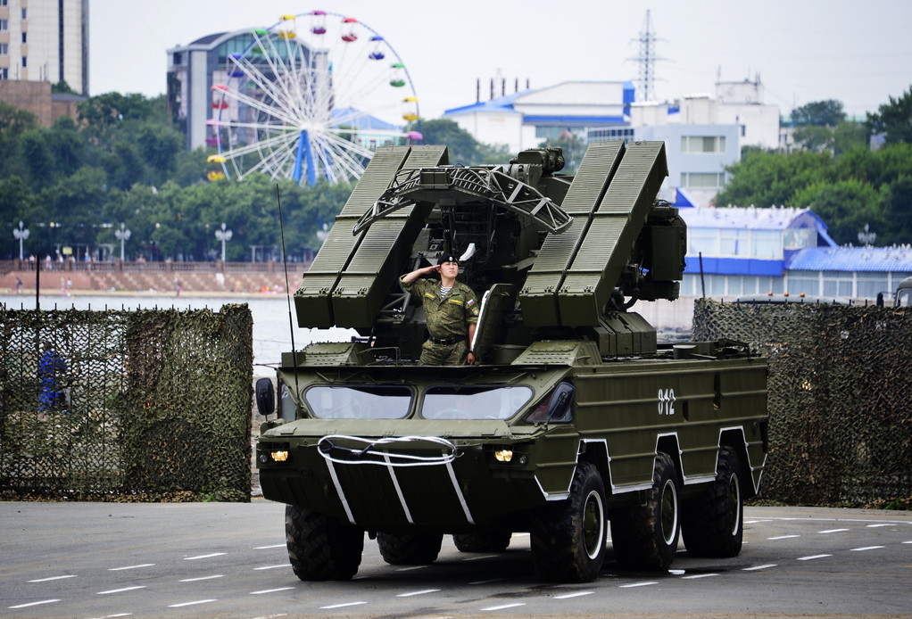 ЗРК "Оса" во время военного парада во Владивостоке. Фото © ТАСС / Юрий Смитюк