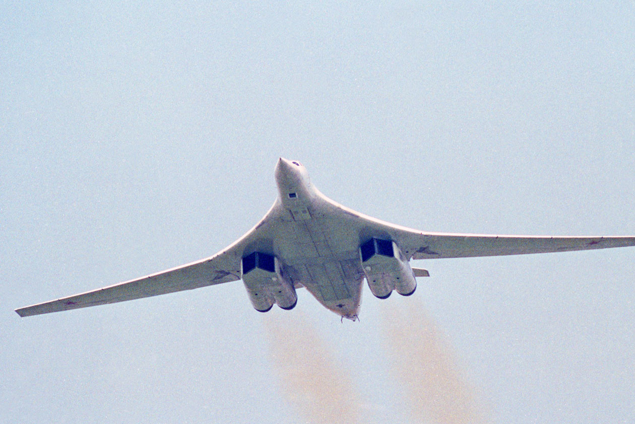 Белый лебедь высота. Ту-160м белый лебедь. Стратегический бомбардировщик белый лебедь. Ту-160м бомбардировщик белый лебедь.