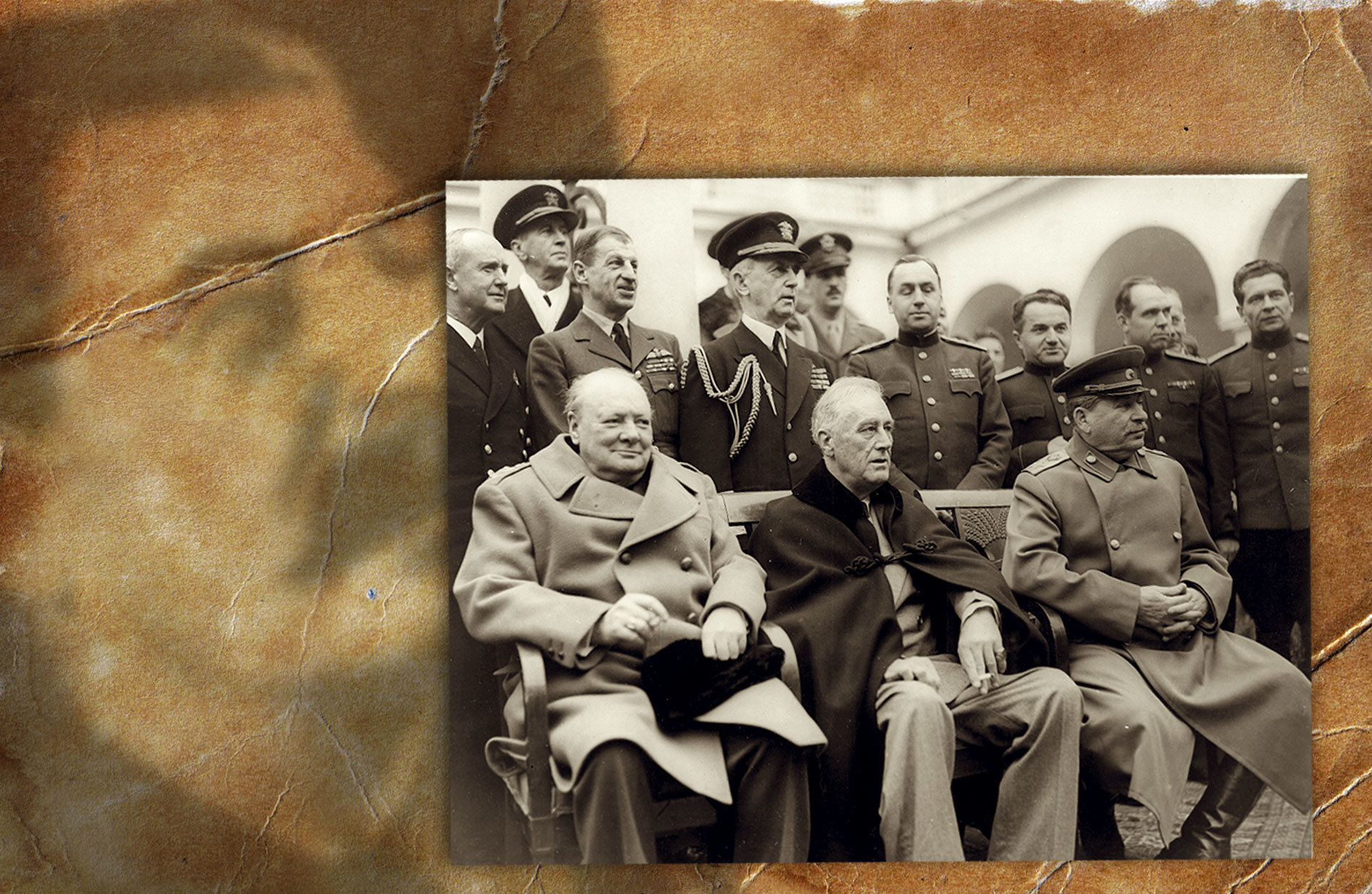 Черчилль, Рузвельт, Сталин. Худяков стоит 3-й справа. Ялта, 9 февраля 1945 года Фото © Wikipedia
