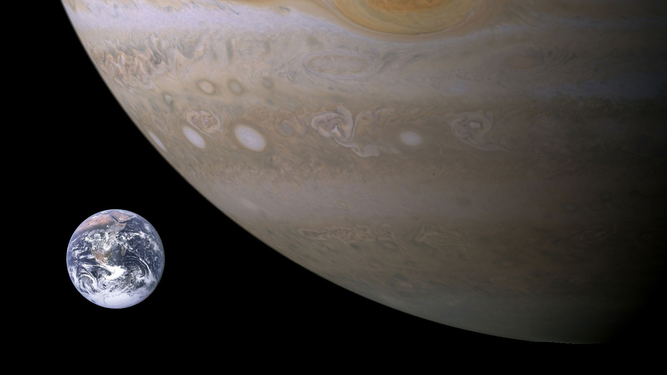 Какая крупная планета. Юпитер Кассини. Ураган на Юпитере. Рельеф планеты Юпитер. Кассини фото Юпитера.