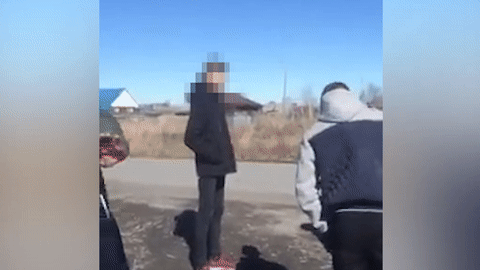 Момент нападение на Виталия К. Эпизод: © Видео из соцсетей