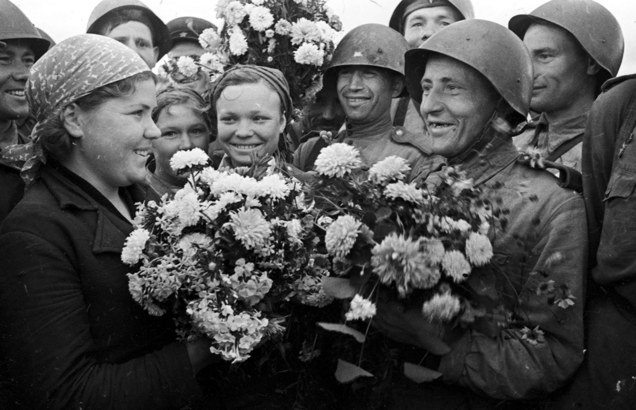 Победа народа. Великая Отечественная война 1941-1945 победа. Кадры Победы 1945. Праздник Победы 1945. ВОВ 1941-1945 радость Победы.