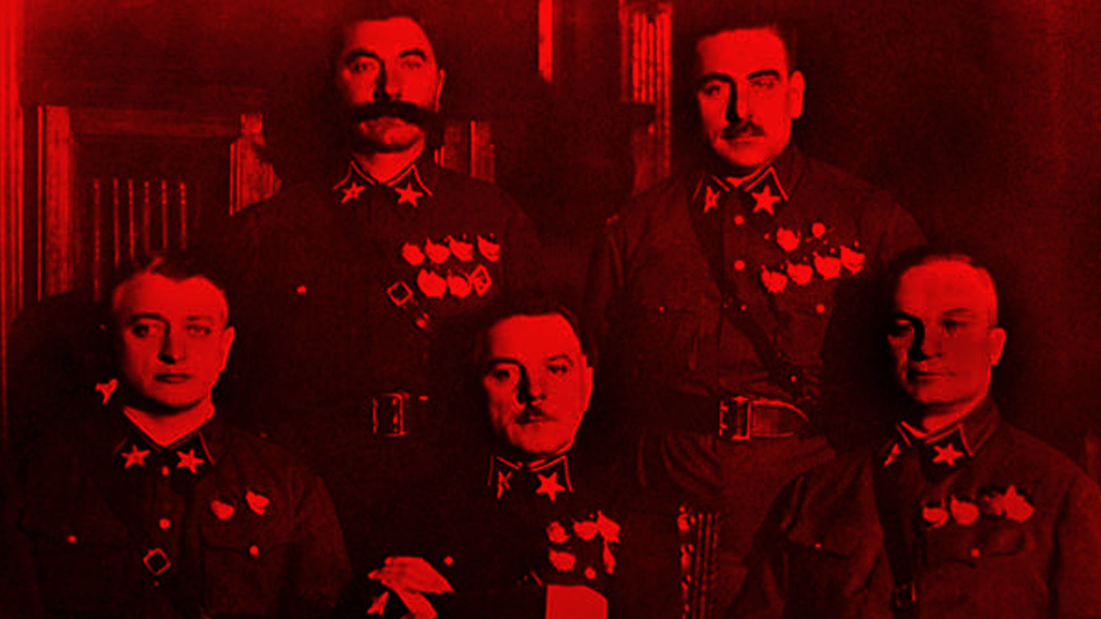 Первые пять маршалов Советского Союза (слева направо, сидят): Тухачевский (расстрелян), Ворошилов, Егоров (расстрелян); стоят: Будённый и Блюхер (арестован, умер в Лефортовской тюрьме от пыток) Фото © wikipedia
