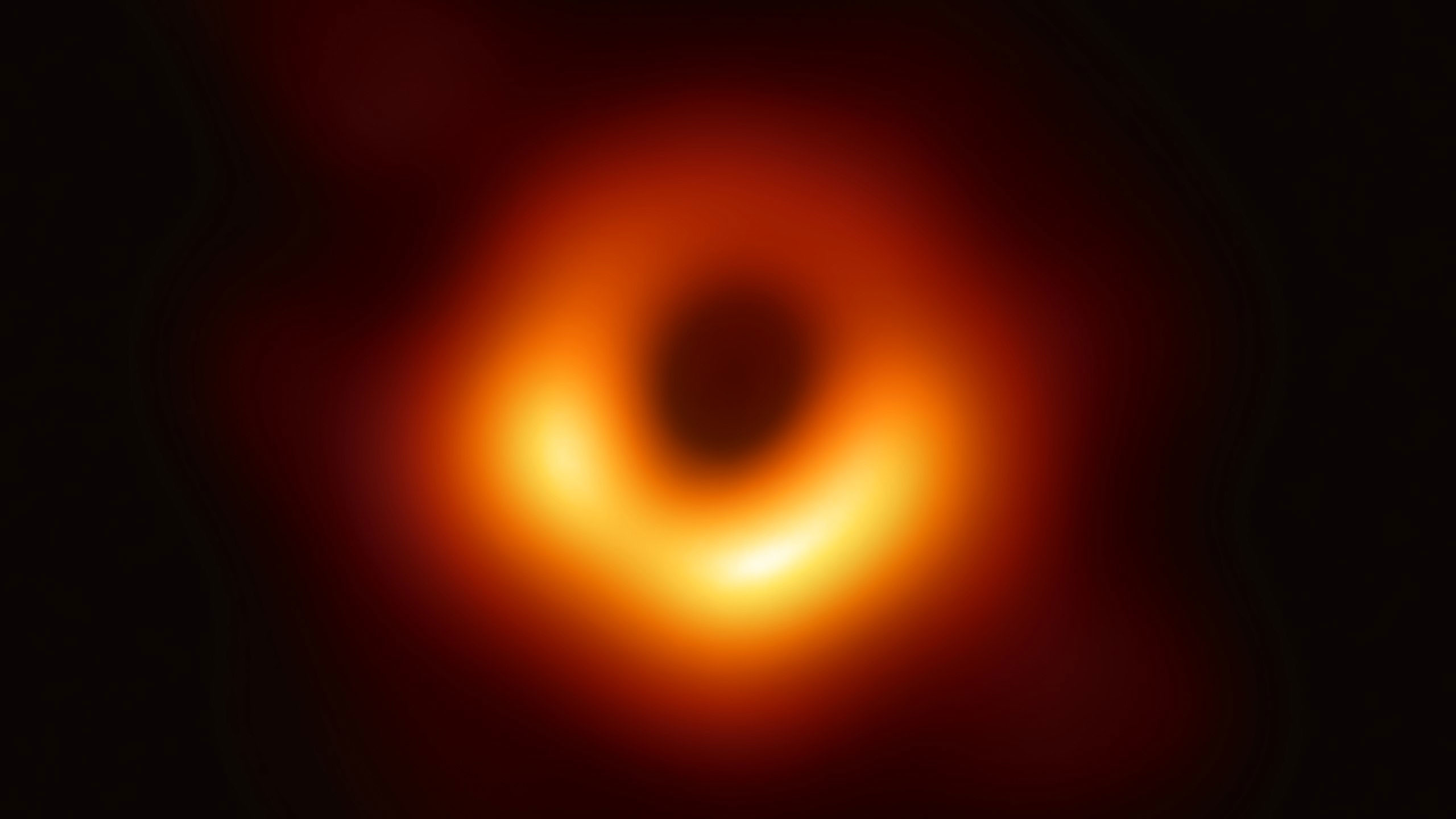 сделали фотографию черной дыры