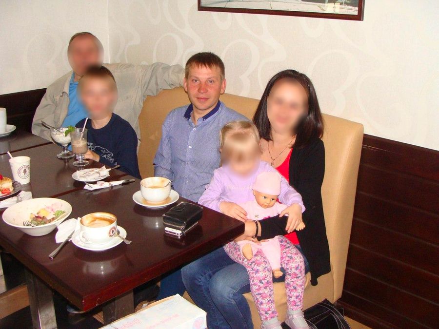 Андрей Корбут с женой и детьми. Фото © "ВКонтакте"