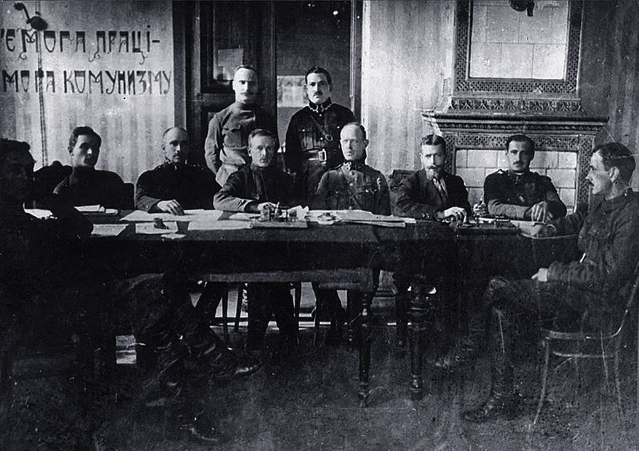 Русско-украинско-польская мирная фронтовая делегация, г. Бердичев, октябрь 1920 года. Фото © Wikipedia