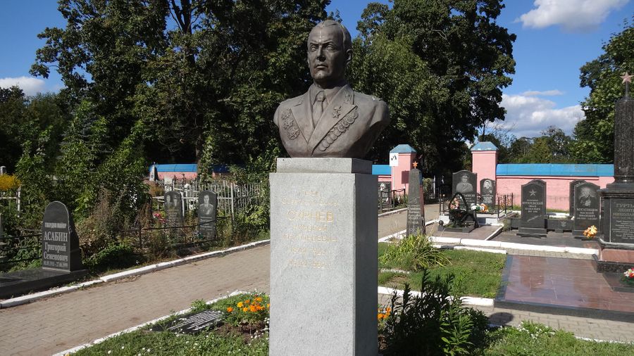 Надгробный памятник Николая Григорьевича Сурнева. Фото © wikipedia
