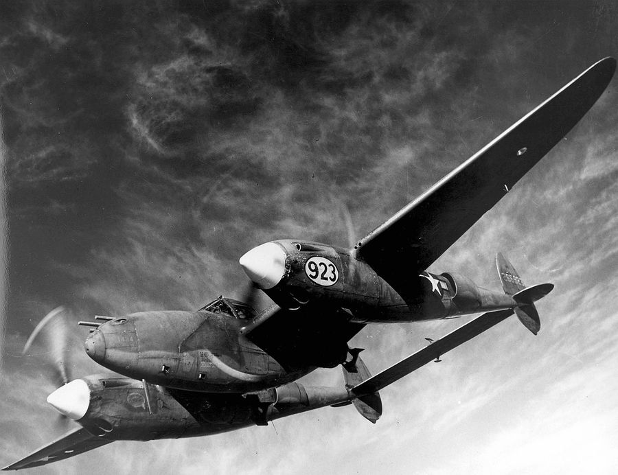 Разработанный компанией Lockheed Aircraft Corporation самолёт P-38 Lightning был единственным американским истребителем, который непрерывно производился на протяжении всей Второй мировой войны. Фото © wikipedia