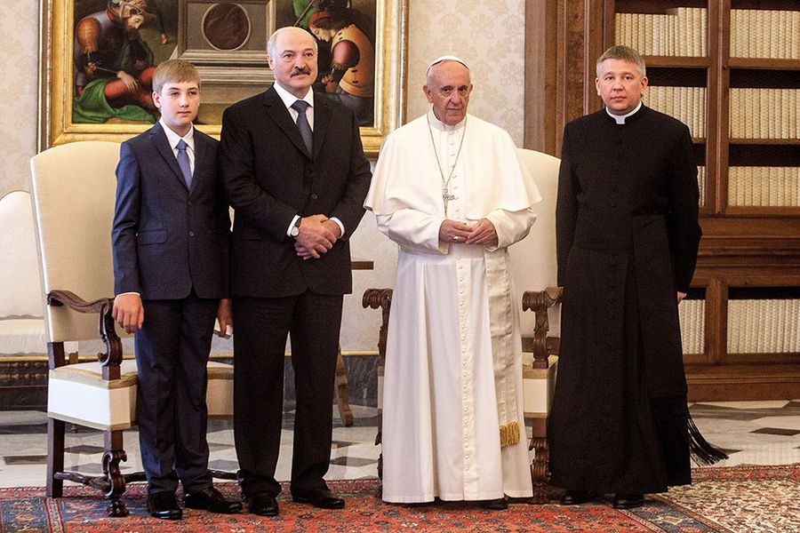 С папой римским Франциском. Фото © Getty Images