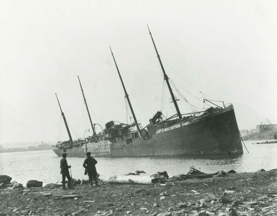 SS Imo, выброшенный на берег в Дартмуте. Фото © wikipedia