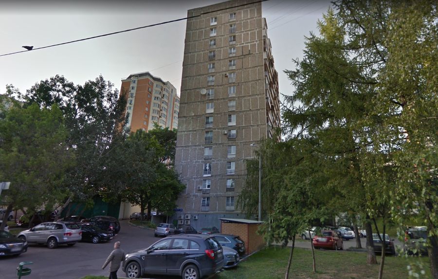Из-за квартиры в этом доме убили 72-летнюю Татьяну Романову. Фото © Google Maps