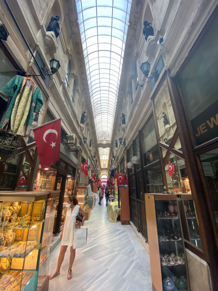 Один из рынков Стамбула. Фото © LIFE 