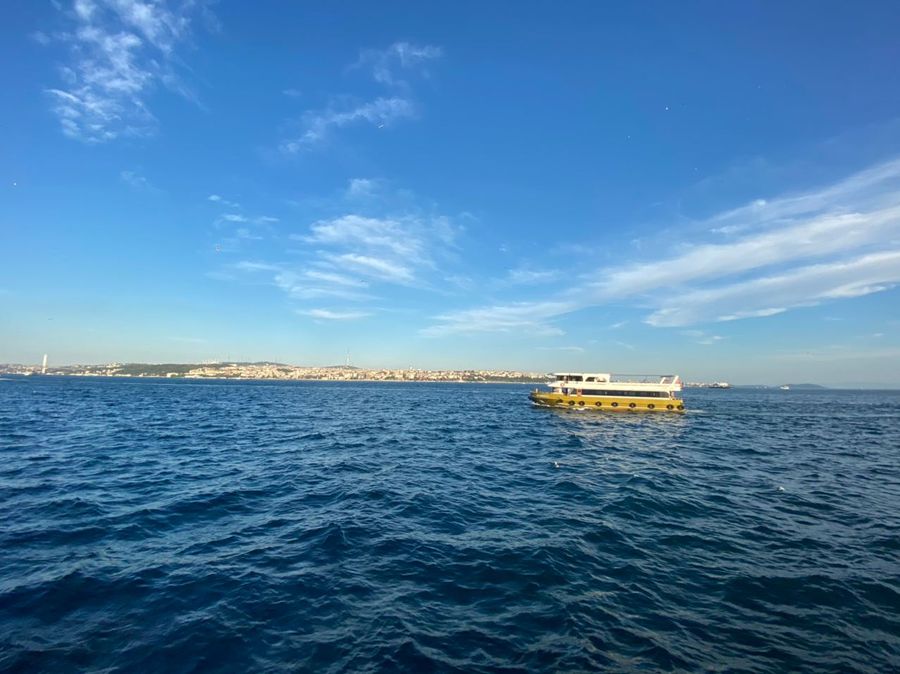 На кораблике по Босфору. Фото © LIFE 