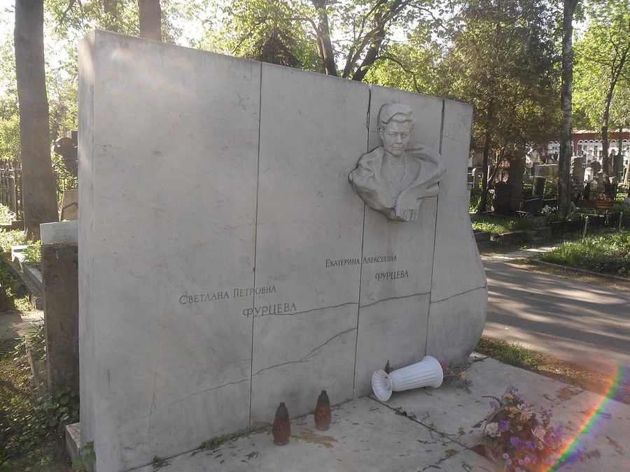 Могила Фурцевой на Новодевичьем кладбище Москвы. Фото © wikipedia