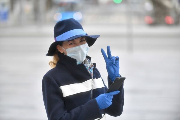 В Москве вводится режим обязательного ношения масок и перчаток в транспорте