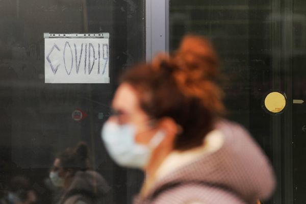 Число заболевших коронавирусом в России превысило 57,9 тысячи
