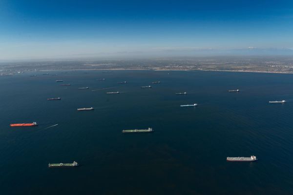 Огромное скопление нефтяных танкеров зафиксировали у берегов Калифорнии