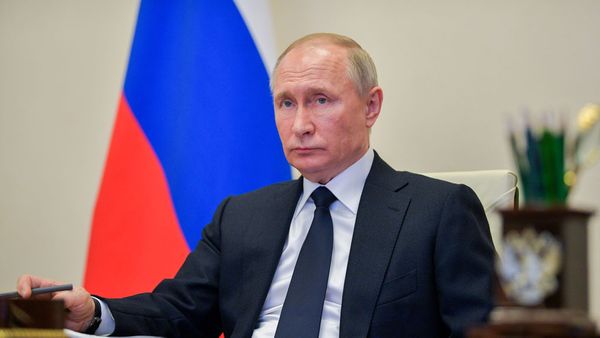 Путин подписал закон, отменяющий налог с выплат медикам за работу с больными коронавирусом