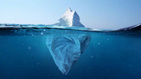 Даже в Антарктиде мусорят. Там нашли вмёрзший в лёд пластик