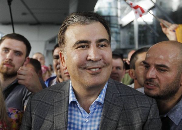 Саакашвили признал себя "абсолютным сторонником мира с Россией"