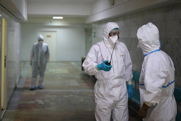 В Улан-Удэ у врачей горбольницы и скорой помощи выявили коронавирус