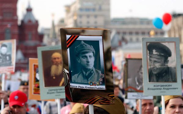 "Бессмертный полк" пройдёт онлайн в "Одноклассниках" и во "ВКонтакте". Вот как в нём поучаствовать