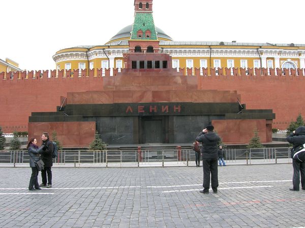 Блогер Варламов призвал похоронить Ленина