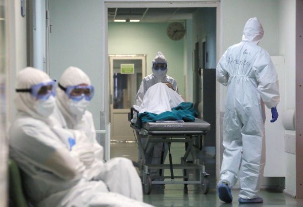 Две трети умерших москвичей с коронавирусом обратились к медикам слишком поздно