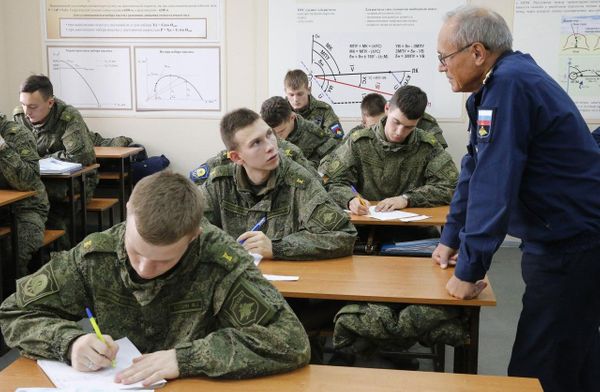 Учебный год в образовательных учреждениях Минобороны завершится досрочно