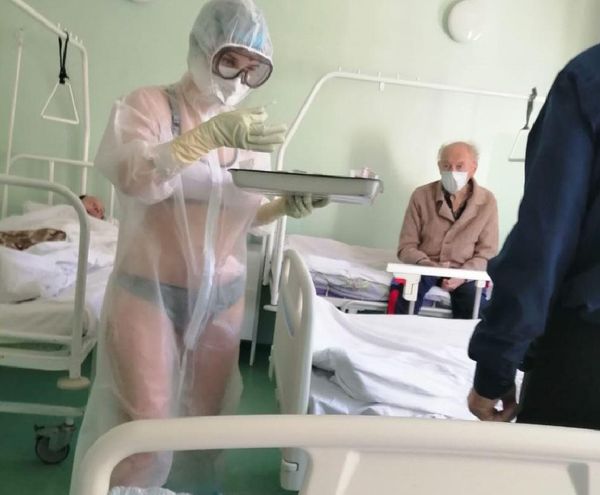 Онищенко раскритиковал тульскую медсестру в купальнике, но призвал не судить её строго