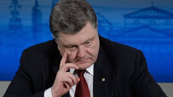 Измена и не только: В каких ещё преступлениях обвиняют экс-президента Украины Петра Порошенко