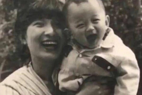 Мать, у которой украли маленького сына, спустя 32 года нашла его за тысячу километров от дома