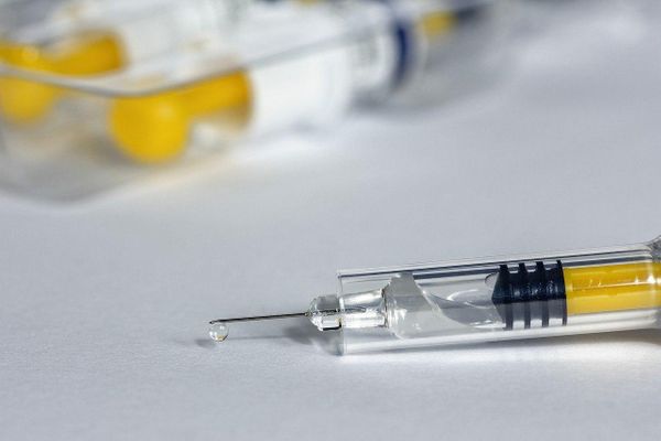Названа дата завершения второй фазы испытаний российской вакцины от коронавируса