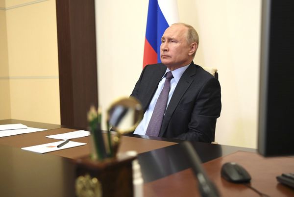 В Кремле рассказали, как Путин принимает решение о личных встречах на фоне эпидемии коронавируса