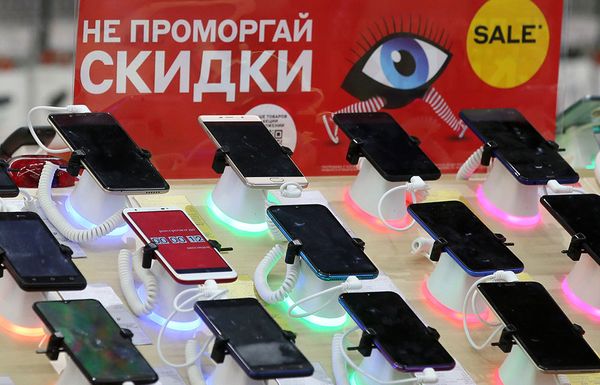 В России резко упали продажи смартфонов
