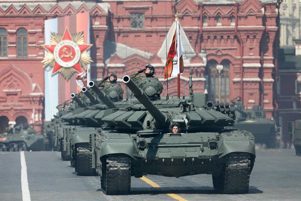 В Кремле оценили вероятность выходного в день проведения Парада Победы