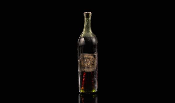 Бутылку коньяка 1762 года продали на аукционе за 10 миллионов рублей