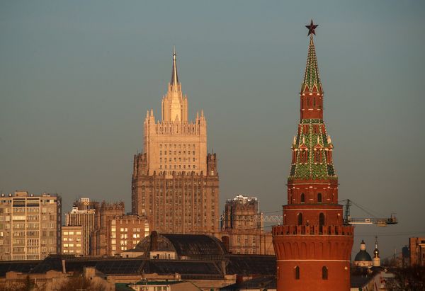 Двух сотрудников Посольства Чехии в Москве объявили персонами нон грата