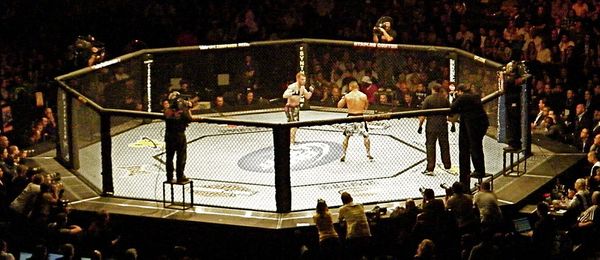 Лучший боец UFC угрожает разрывом контракта с организацией