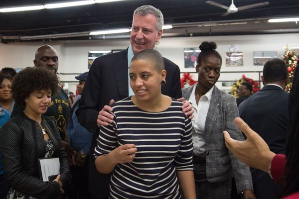 Дочь мэра Нью-Йорка задержали за участие в протестах
