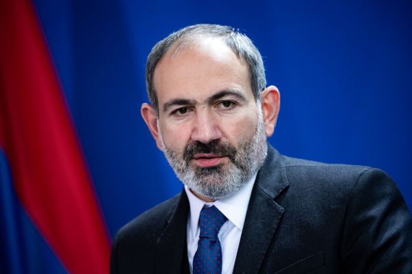 Премьер-министр Армении и его семья заразились коронавирусом