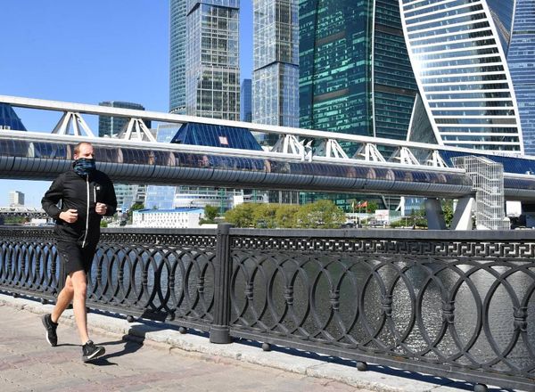 Тренер по бегу предостерёг москвичей от длительных пробежек в условиях масочного режима