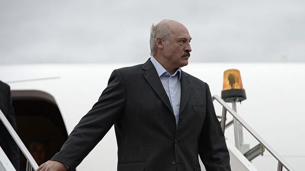Лукашенко приедет в Москву на Парад Победы