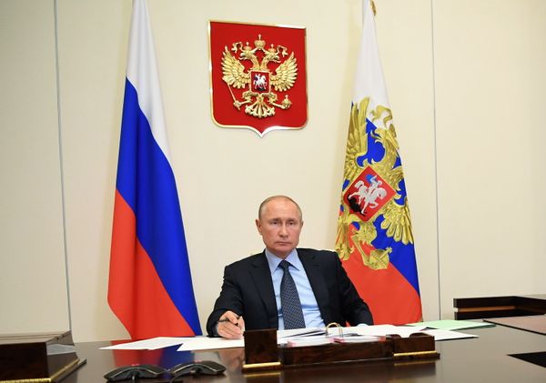 Путин: Поправки в Конституцию РФ станут шагом к демократизации общества