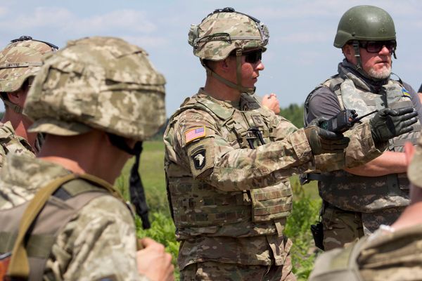 Солдаты НАТО на Украине. Под видом инструкторов страны альянса отправляют снайперов в Донбасс