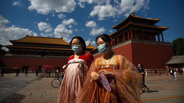 "Не надо пугать людей попусту". Инфекционист отреагировал на заявление об опасности "коронавируса из Пекина"
