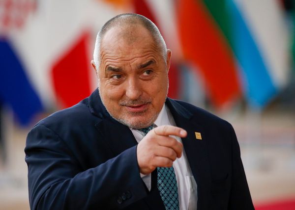 Премьер Болгарии обвинил президента страны в слежке с помощью дронов